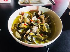 -龙巢盱眙龙虾·鸡煲·烧烤宵夜(坪洲店)