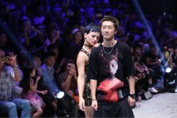 -God Hands发型设计复古会所