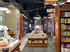 -西西弗书店&矢量咖啡(静安大悦城店)