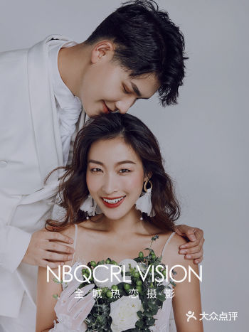 【90后拍婚纱照不可错过的室内主题】极简经典