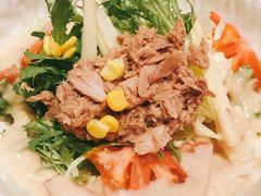 金枪鱼蔬菜色拉配培煎芝麻酱-玛格萝妮(汇智国际商业中心店)