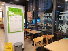 用餐区-老乡鸡(武汉中南梅苑小区地铁站店)