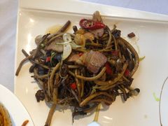 茶树菇炒腊肉-峨嵋酒家(地安门店)