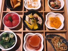九宫格玲珑前菜-新仙清汤牛腩(铜锣湾店)