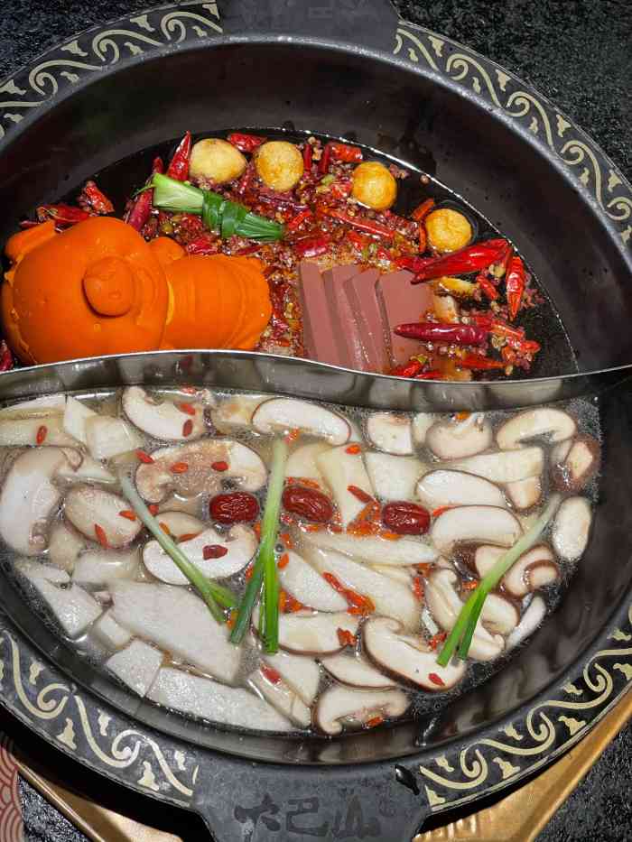 大巴山火锅(老门东店)-"带着师姐一起吃毕业餐,不是周末,人不多.