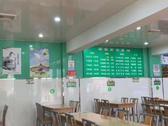 大堂-清真老铁家灌汤包