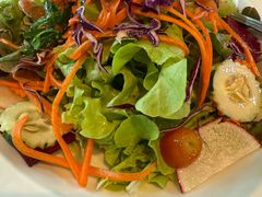 -Chom Cafe and Restaurant