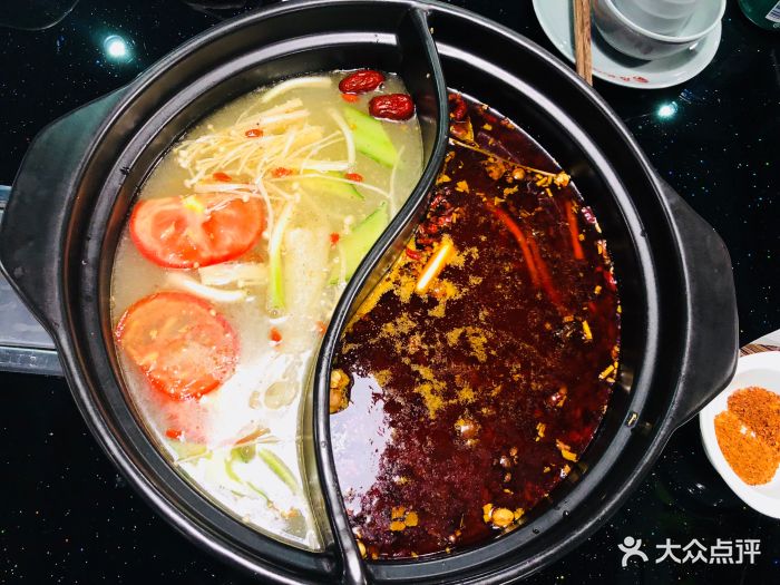 唐记煌火锅串串-成都都赞的串串养生鸳鸯锅图片 - 第1张