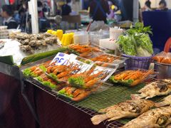 -席娜卡琳火车铁道夜市