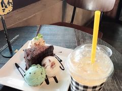 -莓园冰淇淋店