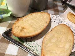 w大咀猪仔包-新大咀港式茶餐厅(宝山万达店)