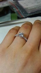 还没镶嵌时候拍的-威德钻石-克拉钻大本营(南京东路店)