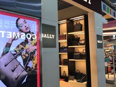 -中免(澳门机场免税店)