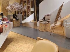 -新华里咖啡书吧(新华书店小寨店)