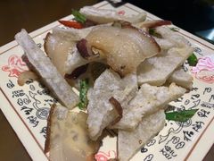 自己烟熏腊肉炒粑粑-山间农家