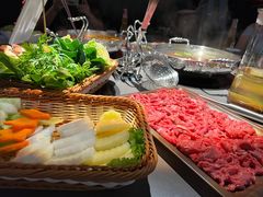 -伴山牛贵州黄牛肉火锅·苗疆非遗艺术餐厅(上海首店)