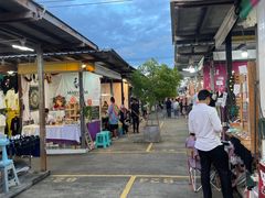 -席娜卡琳火车铁道夜市