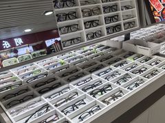 -MiRi眼镜连锁·蔡司·尼康控优点合作店(莘庄店)