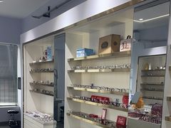 -视野联行眼镜•蔡司•依视路(温江店)