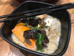 野菌王国过桥米线-蒙自源过桥米线(红谷滩万达店)