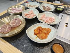 -臻牛烤肉