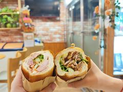 -Bánh Mì Huynh Hoa