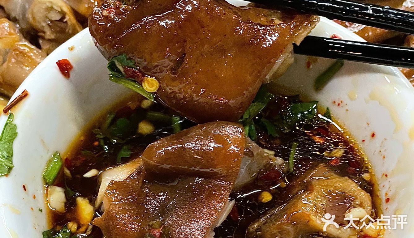 长沙人才懂… 这种路边搭棚的店才是真的好吃！