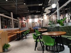 大堂-渝胖子老城区炭火蛙锅(临城店)