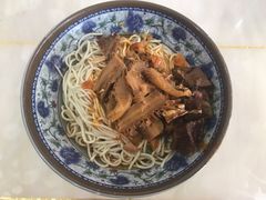 牛腩牛肚双拼热干面-牛师傅牛肉面(尚隆路店)
