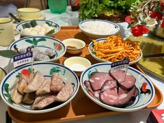 -刘姐啤酒鱼民族演艺餐厅(西街总店)