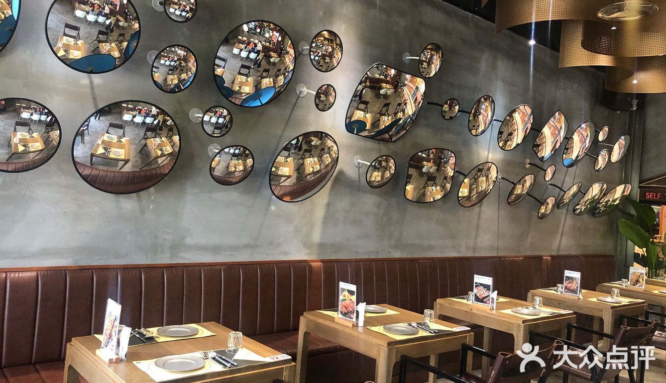 四面皆景,适合情侣、闺蜜聚会。我们点的套餐,搭配合理