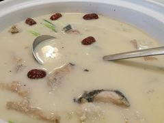 鮰鱼炖汤-鱼痴渔醉·食鲜集(月亮湾店)