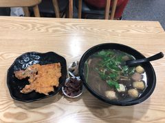 金陵大排-京陵鸭血粉丝汤(景德路店)