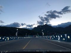 -百里峡七彩艺术小镇