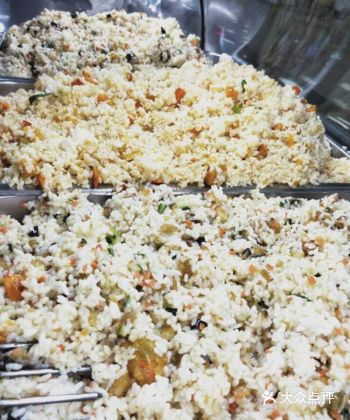 美好的一天从早餐开始  先来一份扬州炒饭，酱油炒饭