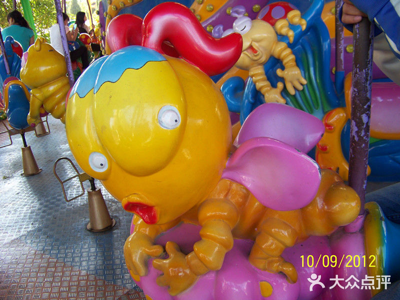 北京欢乐谷旋转木马图片