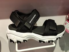 -SKECHERS 斯凯奇(上海国际时尚中心店)