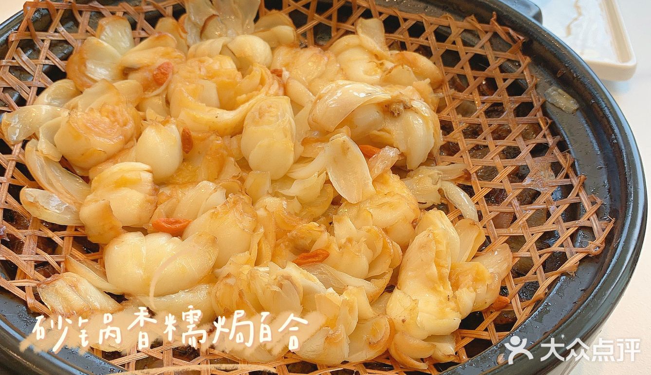 惟有绿荷红菡萏，卷舒开合任天真