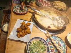 -洱火云南酸菜牛肉火锅(石景山当代商城店)