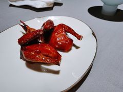 脆皮乳鸽-荣轩(新荣记环球金融中心店)