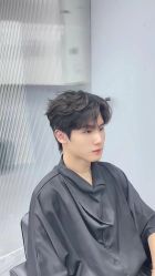 -一家只做男发烫染的店