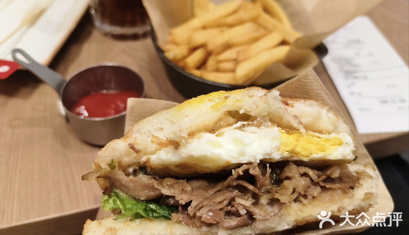 忙里偷闲的快餐时光