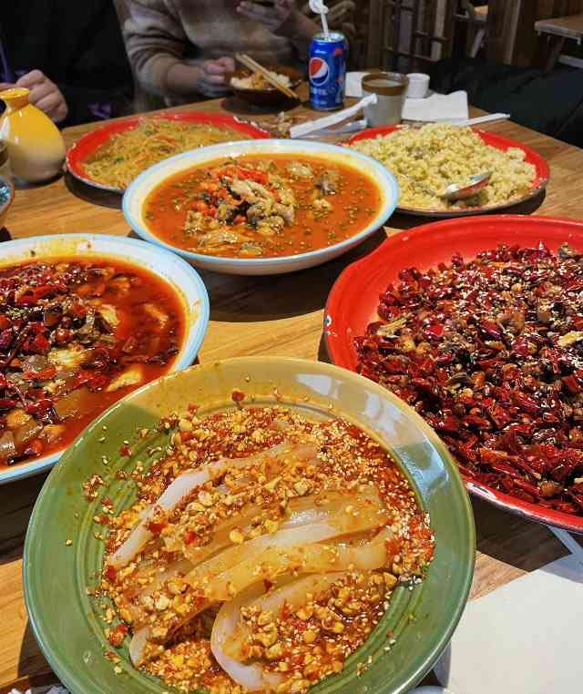 先启半步颠小酒馆(田林路店)-"虽然店铺离桂林路地铁站有一小段距离