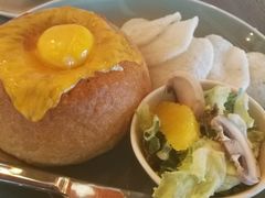 薄切牛肉流心蛋黄芝士圆法包-CHINCHIN 青青·泰国料理(万象食家店)