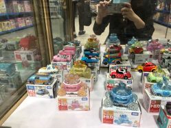 -逝水玩具折扣店