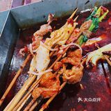 大家边吃边聊才更有氛围