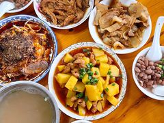 土豆烧肥肠-赵姐猪耳朵饭店