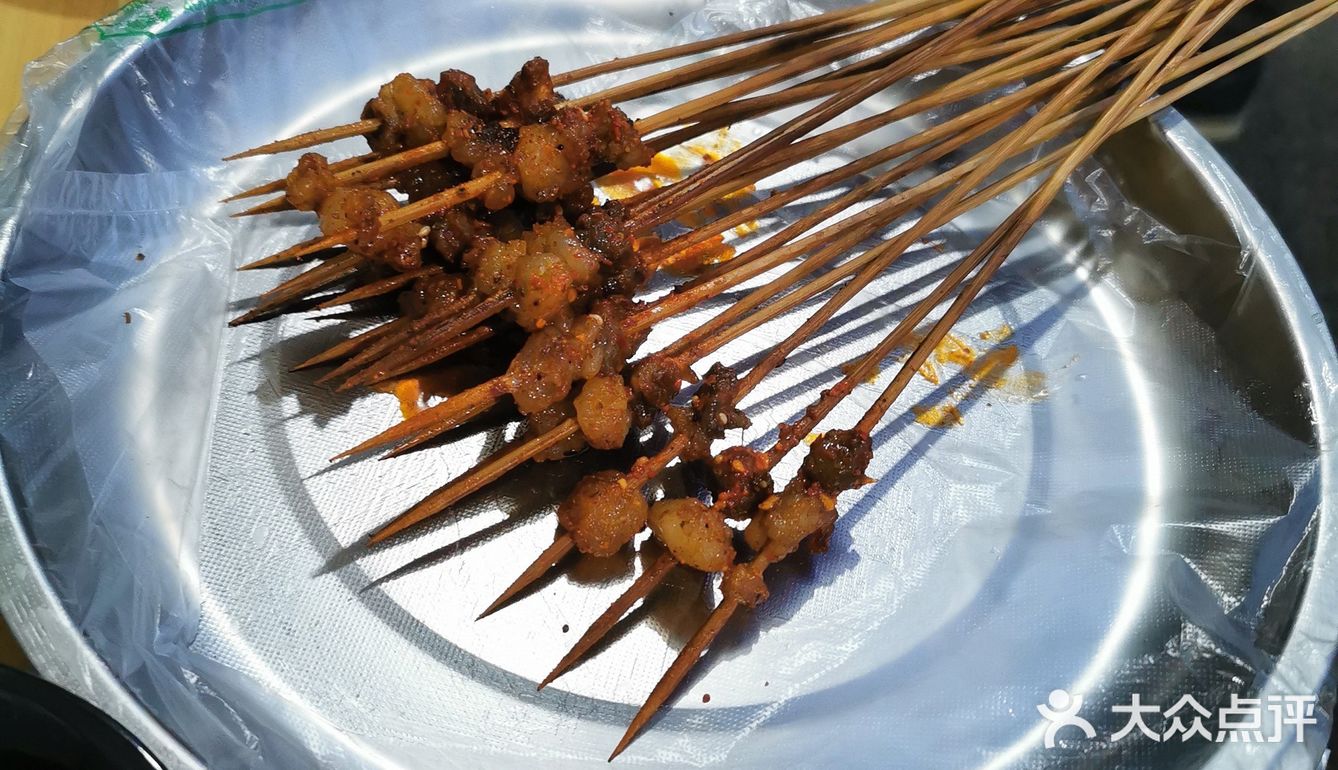 顺河街饮食-斗小牛烤牛肉串