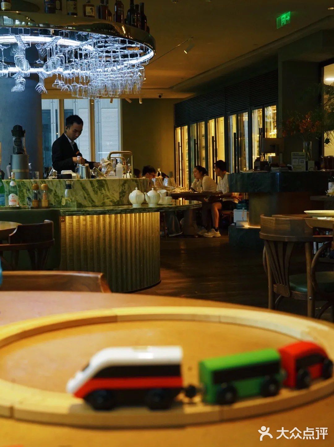 不愧是天目里的餐馆，高级感拉满！