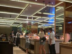 -大中华希尔顿酒店-念自助餐·嗨啤·小龙虾